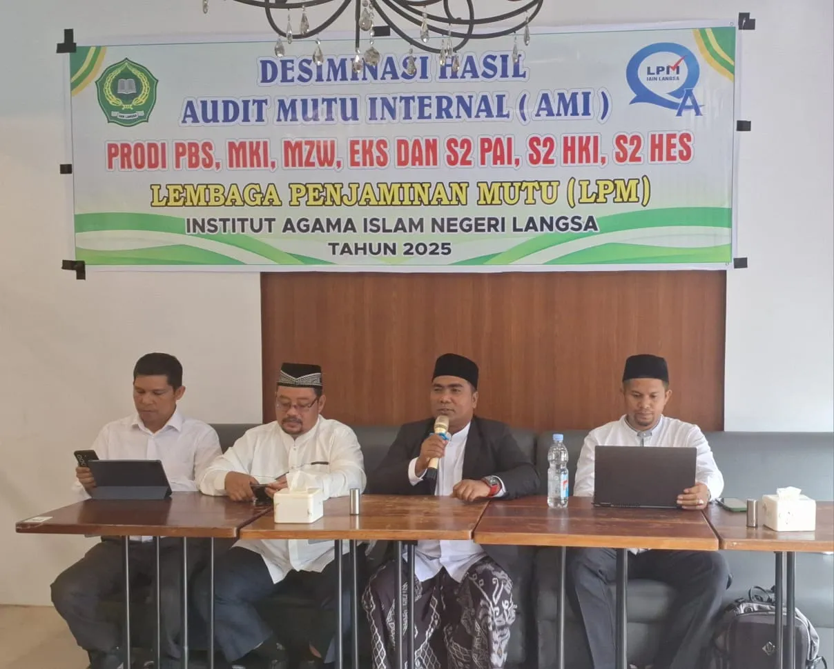 Wakil Rektor I IAIN Langsa, Dr. Amiruddin Yahya Azzawiy, MA, menutup kegiatan Diseminasi Hasil Audit Mutu Internal (AMI) yang diselenggarakan oleh Lembaga Penjaminan Mutu (LPM) IAIN Langsa. di Kanasha, Rabu, 22 Oktober 2025. Foto/Rapian.