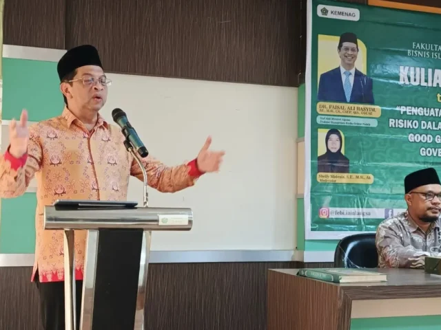 Staf Ahli Kementerian Agama RI, Dr. Faisal Ali Hasyim, saat memberikan kuliah umum, di Fakultas Ekonomi dan Bisnis Islam (FEBI) Institut Agama Islam Negeri (IAIN) Langsa, Rabu, 29 Oktober 2025. Foto/ist.