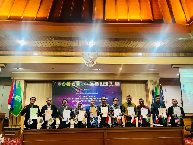 Rektor IAIN Langsa Prof. Dr. H. Ismail Fahmi Arrauf Nasution, MA, MoU pada acara “4th CORROLA (Championing Optimal Resources for Enhanced Personalized Learning and Adaption)”. Forum kolaboratif ini berlangsung pada 24 November 2025 di Aula Pascasarjana Universitas Udayana, Bali. Foto/ist.
