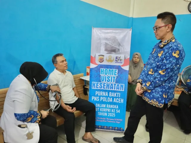 Aparatur Sipil Negara (ASN) Polda Aceh melaksanakan anjangsana ke rumah para pensiunan PNS Polri, Rabu, 5 November 2025. Foto : Humas Polda Aceh.