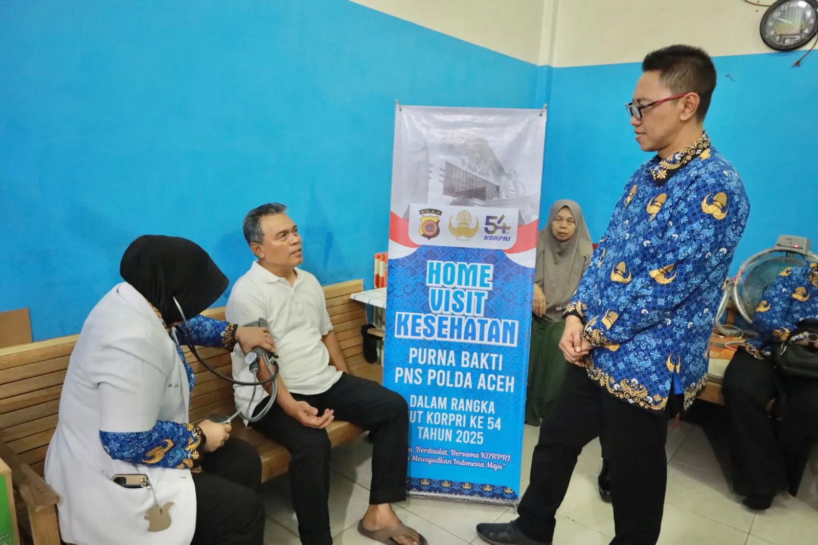 Aparatur Sipil Negara (ASN) Polda Aceh melaksanakan anjangsana ke rumah para pensiunan PNS Polri, Rabu, 5 November 2025. Foto : Humas Polda Aceh.