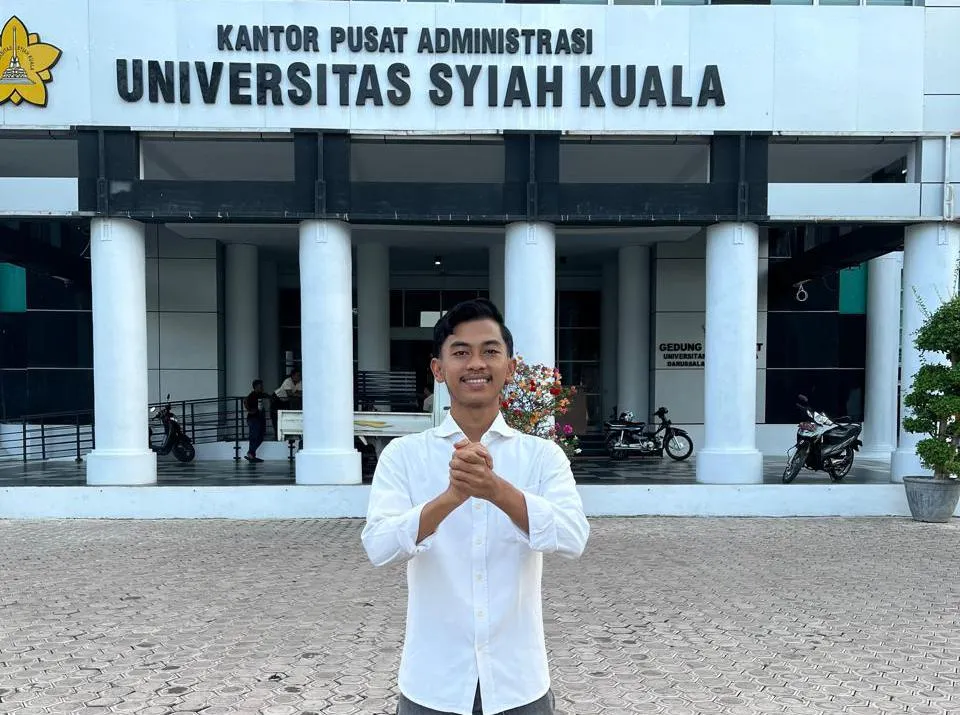 Iza Muhlisin, Sekretaris Jenderal BEM Fakultas Pertanian Universitas Syiah Kuala (USK) 2025, menyampaikan pandangannya terkait perpanjangan Dana Otonomi Khusus (Otsus) Aceh.